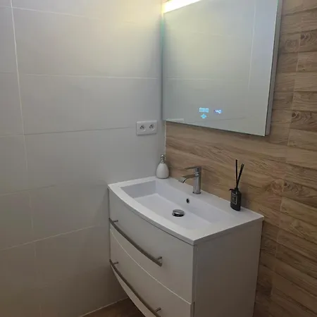 Holiday home Sandhuce